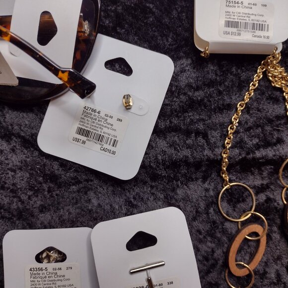 New Lot Claires Icing Animal Earrings Crawlers Necklace Rings‎ Cat Eye Glasses - Picture 11 of 13